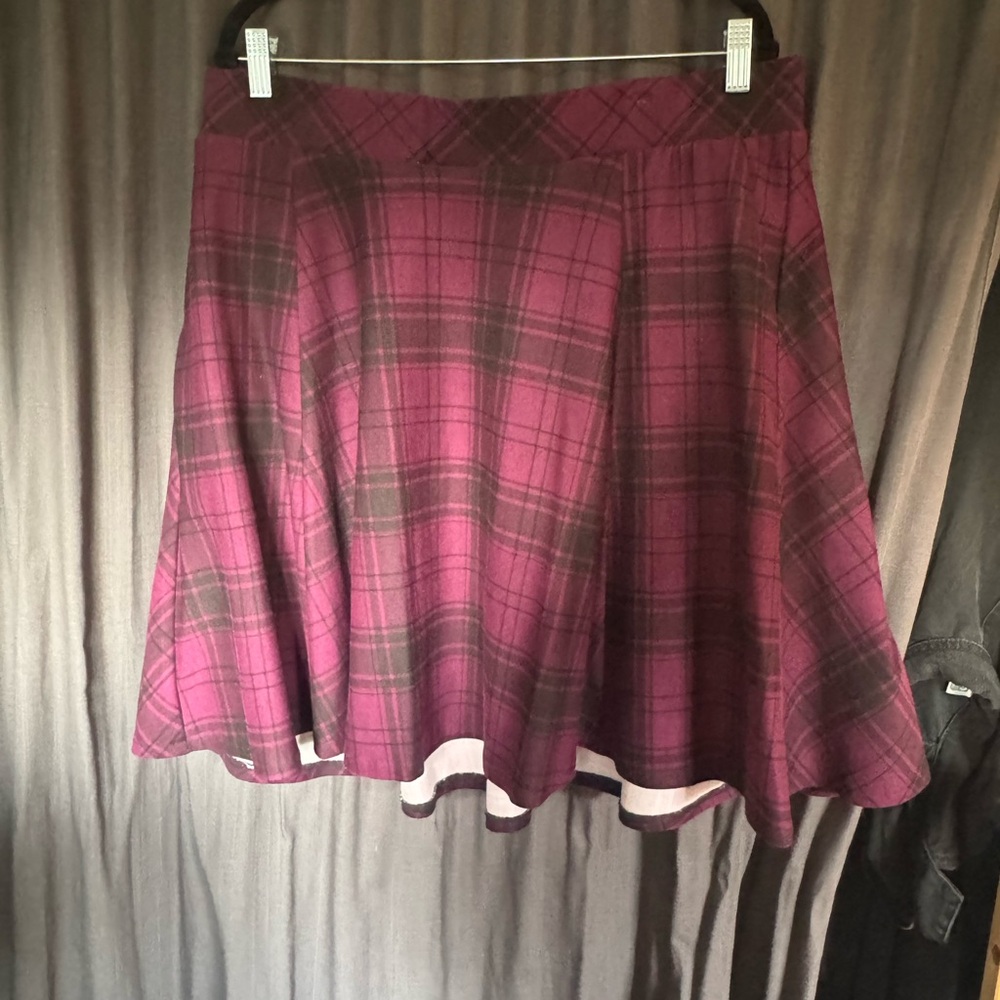 Plaid A-Line Skirt in purple/plum Black